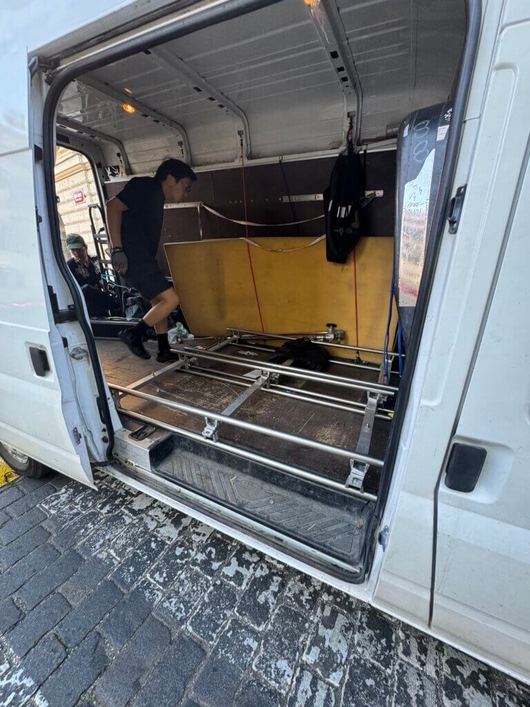 Alter moving team pri nakladce