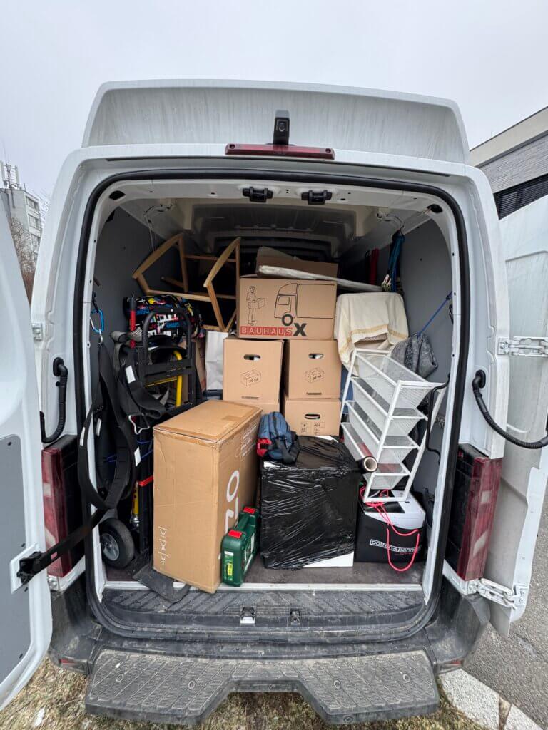 dodavka plna krabic stehovani Praha